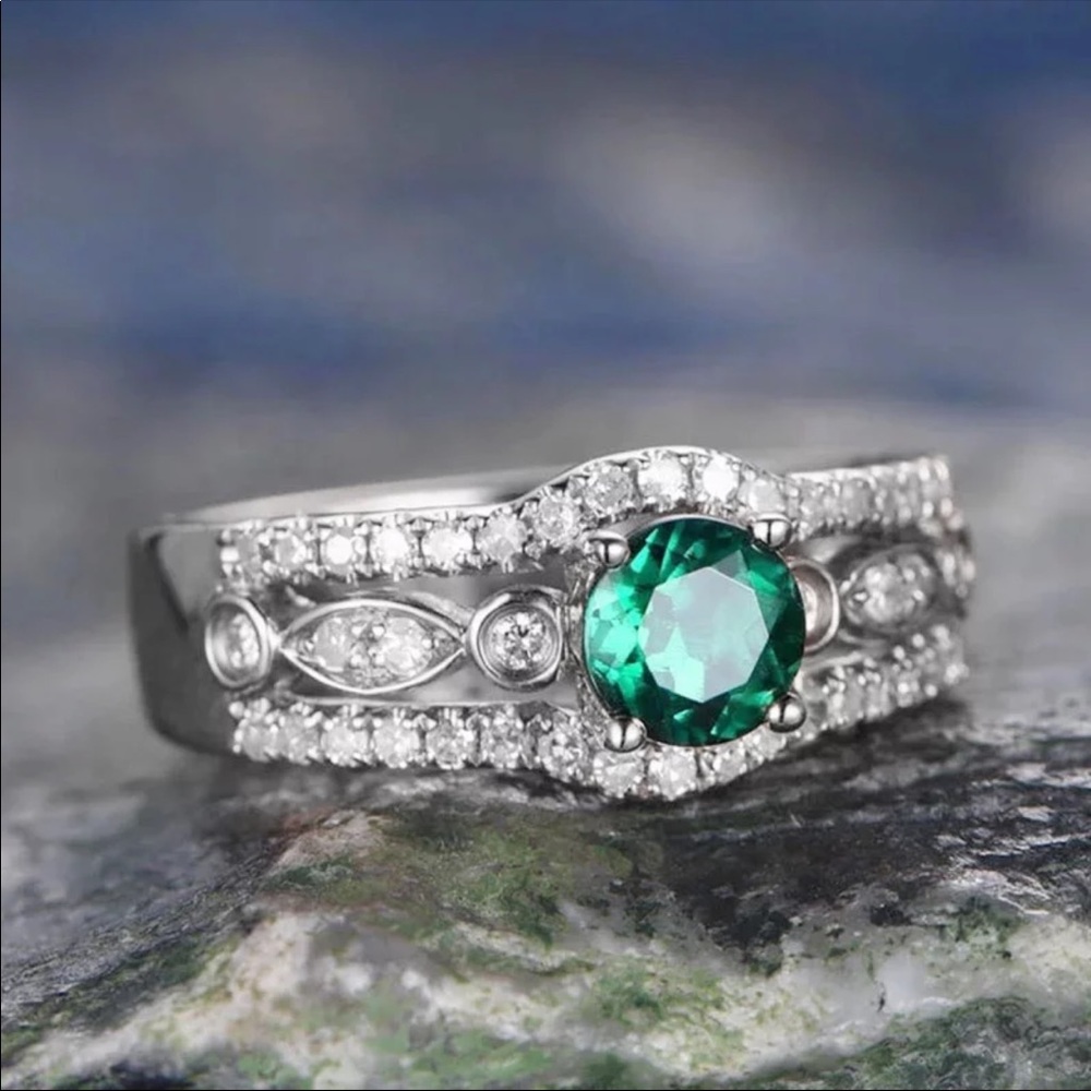New Women’s 925 Silver Dainty Emerald Diamond Ring - Picture 2 of 5